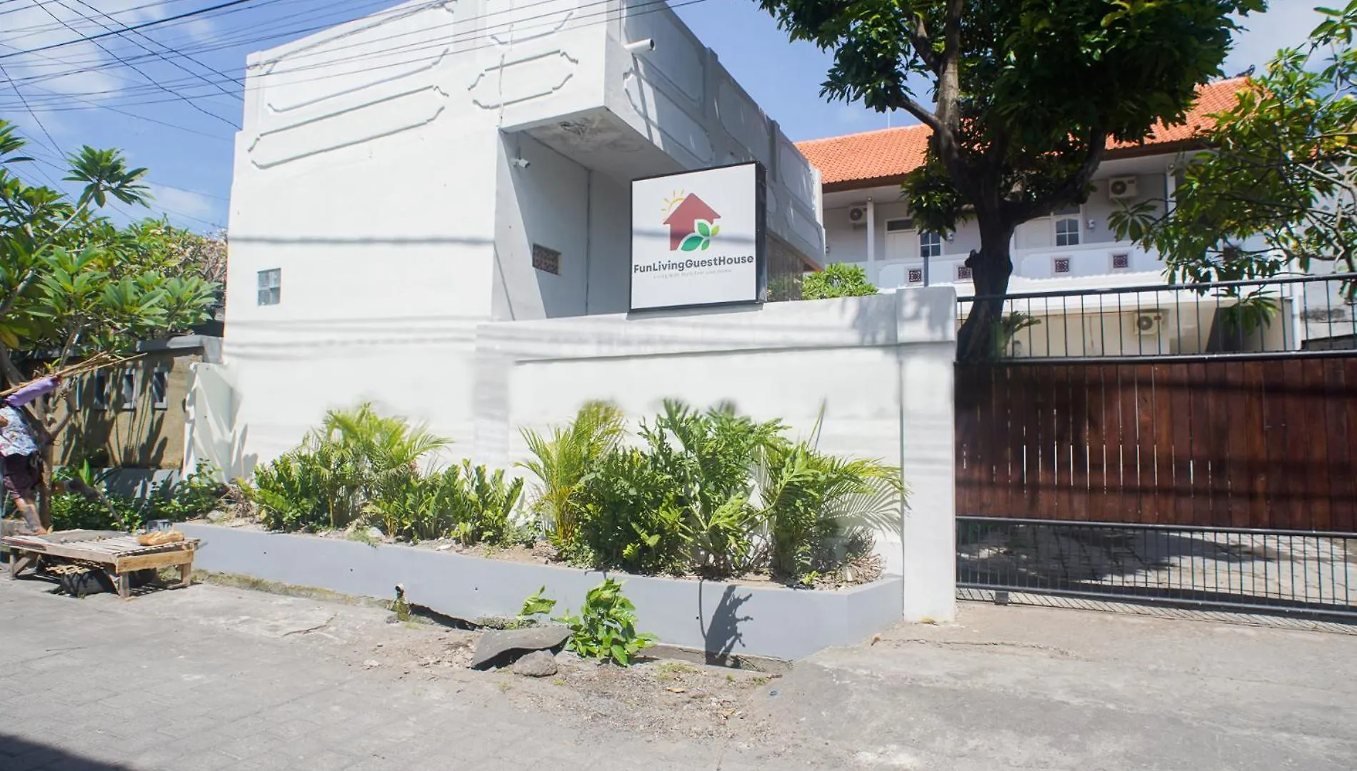 Fun Living Guest House Seminyak Indonesia